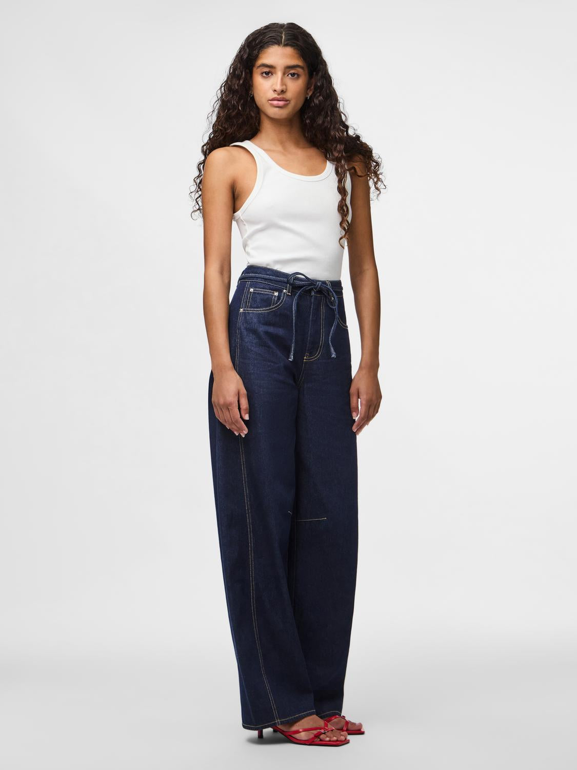 model_shot-front_full